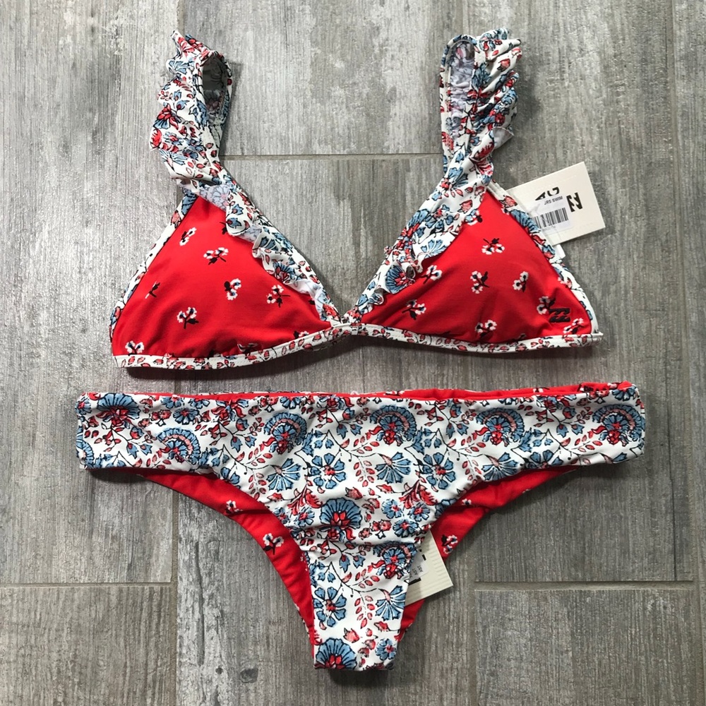 🔥🔥BILLABONG - REVERSIBLE FLORAL AWAY BIKINI🔥🔥 - Picture 2 of 4